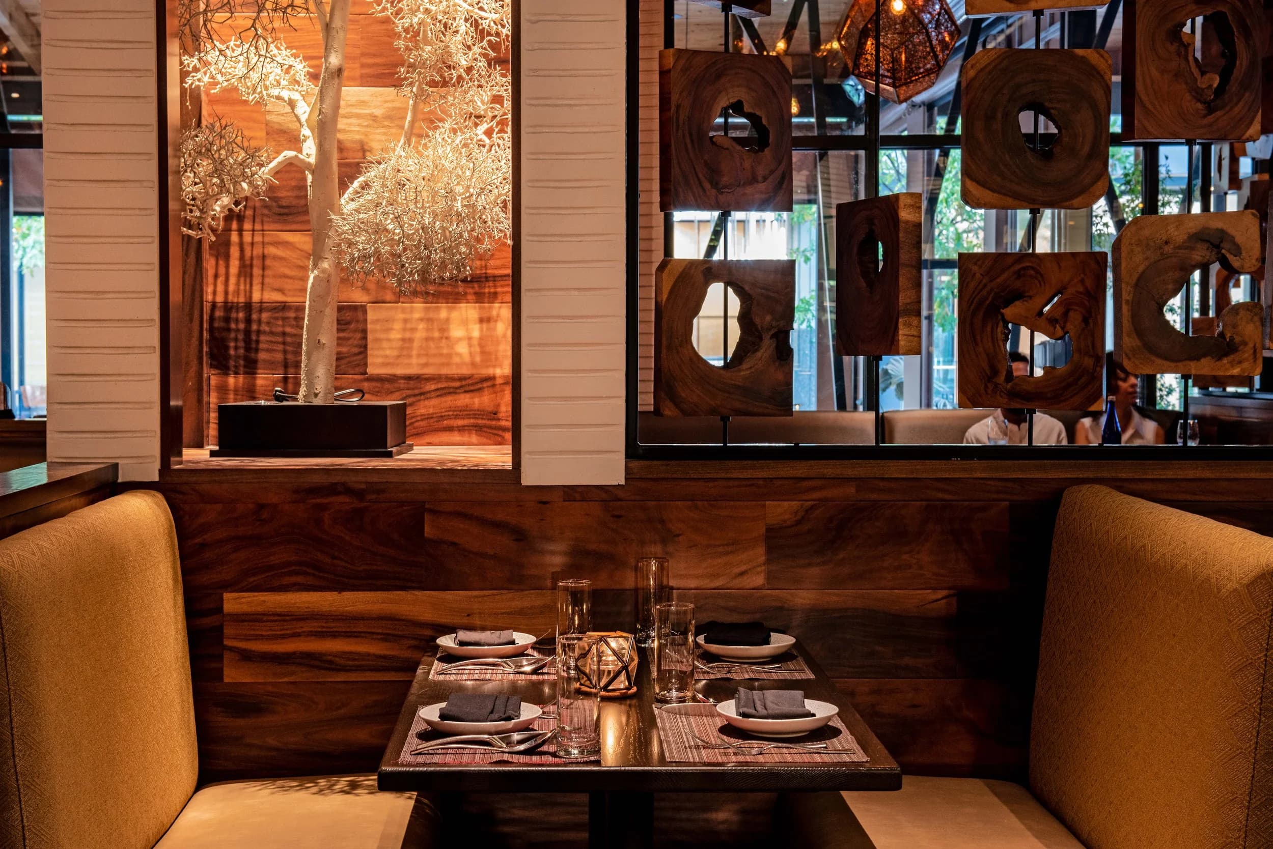 The Nan Thai Buckhead dining room